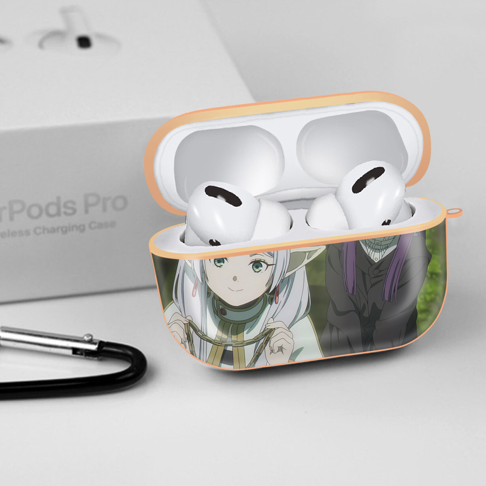 葬送のフリーレン Frieren 【AirPods Pro用】ハードシェル保護ケース｜耐衝撃・防指紋・カラビナ付き商品仕様