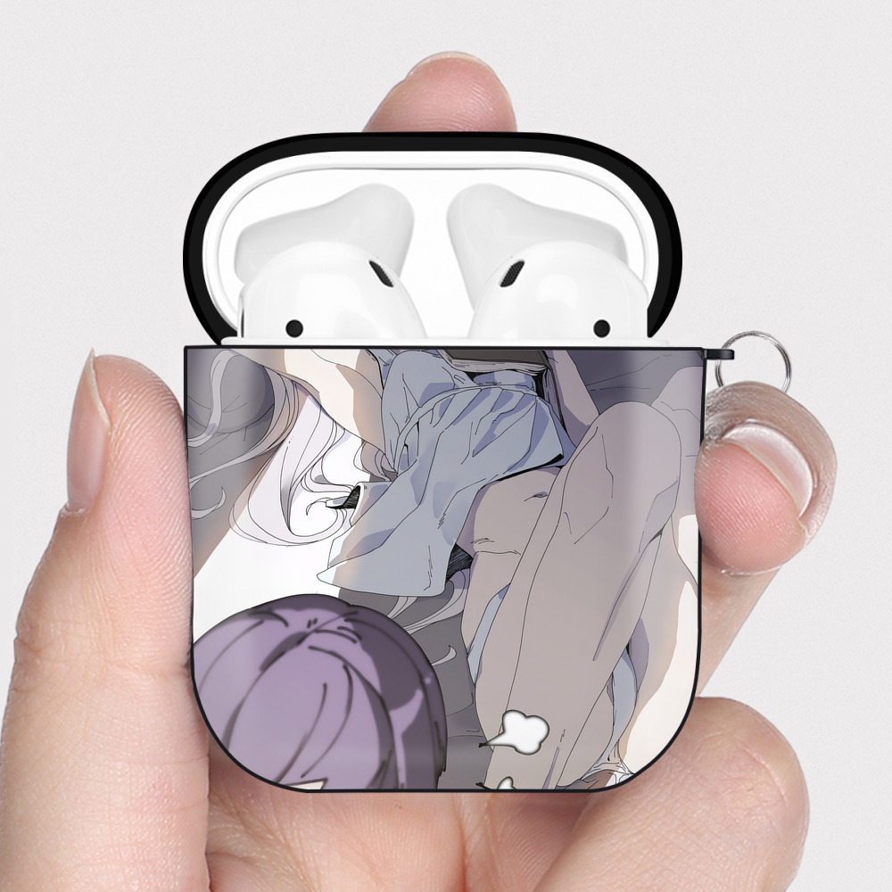 （画像用） 葬送のフリーレン Frieren AirPods 第2世代保護ケース ハードシェル ブラック 耐衝撃・防指紋・カラビナ付き