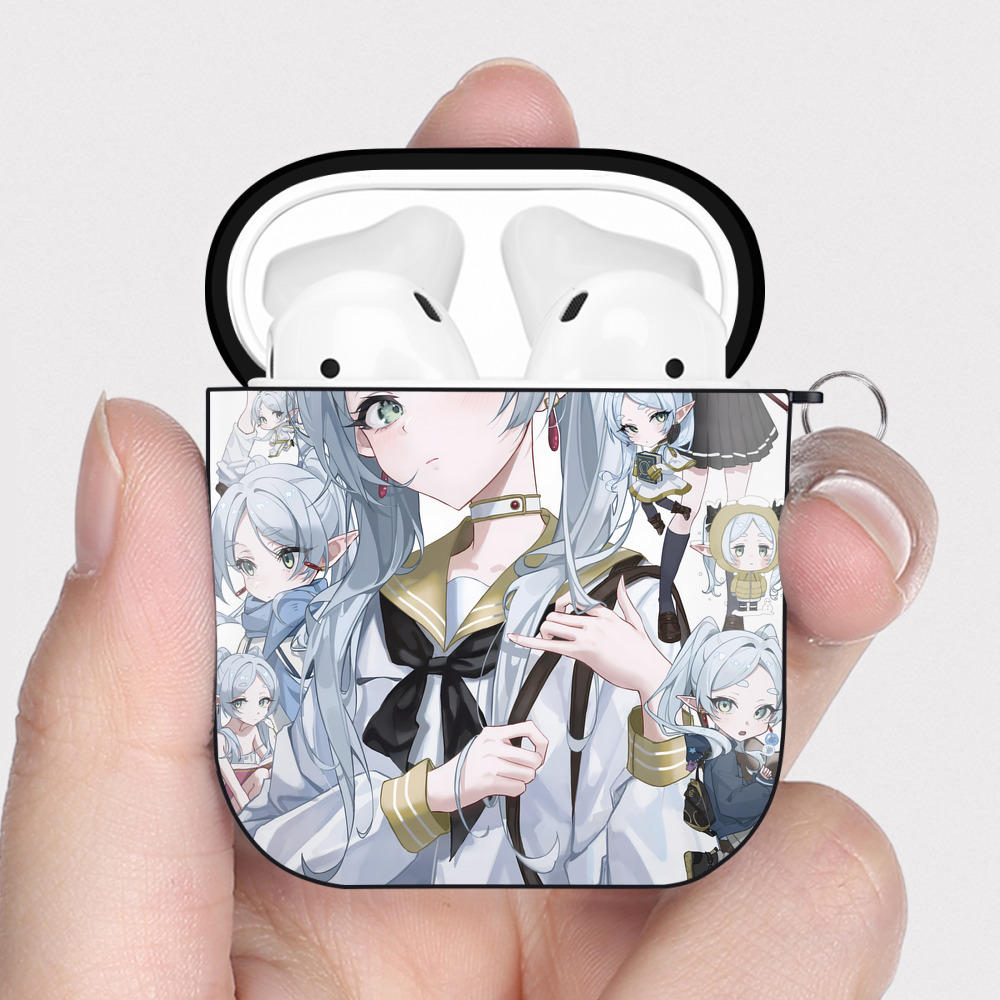 （画像用） 葬送のフリーレン Frieren AirPods 第2世代保護ケース ハードシェル ブラック 耐衝撃・防指紋・カラビナ付き