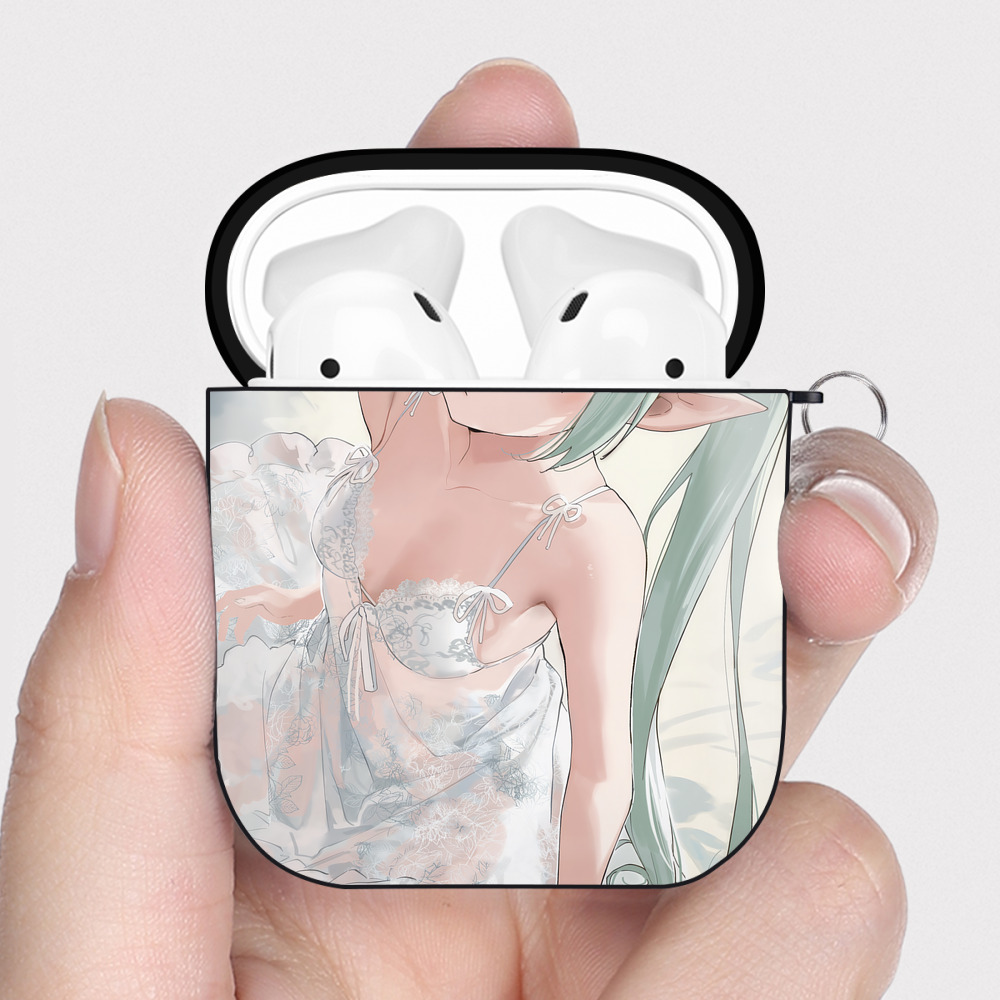 （画像用） 葬送のフリーレン Frieren AirPods 第2世代保護ケース ハードシェル ブラック 耐衝撃・防指紋・カラビナ付き