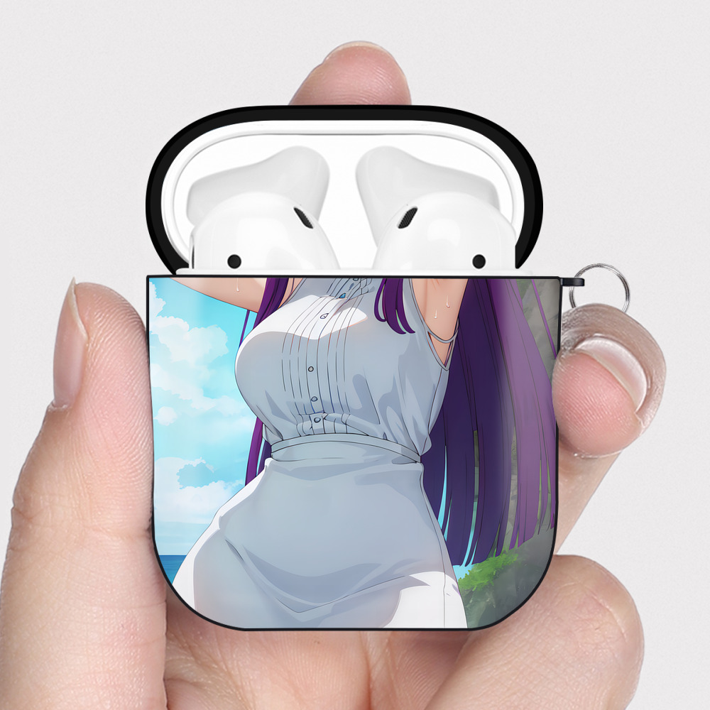 （画像用） 葬送のフリーレン Frieren AirPods 第2世代保護ケース ハードシェル ブラック 耐衝撃・防指紋・カラビナ付き