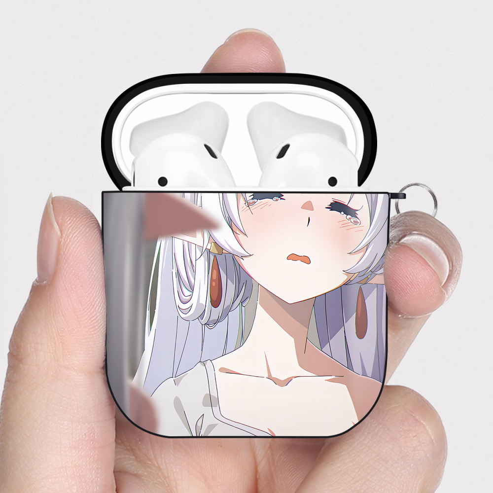 （画像用） 葬送のフリーレン Frieren AirPods 第2世代保護ケース ハードシェル ブラック 耐衝撃・防指紋・カラビナ付き