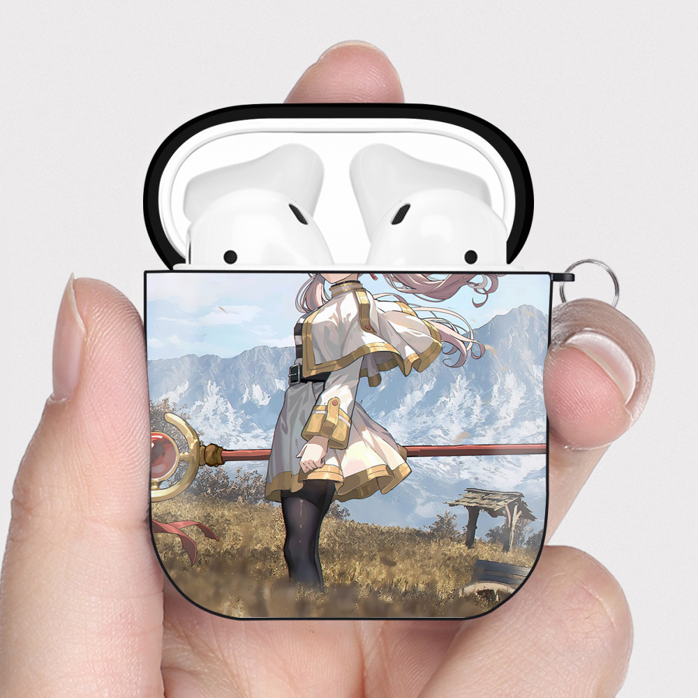 （画像用） 葬送のフリーレン Frieren AirPods 第2世代保護ケース ハードシェル ブラック 耐衝撃・防指紋・カラビナ付き