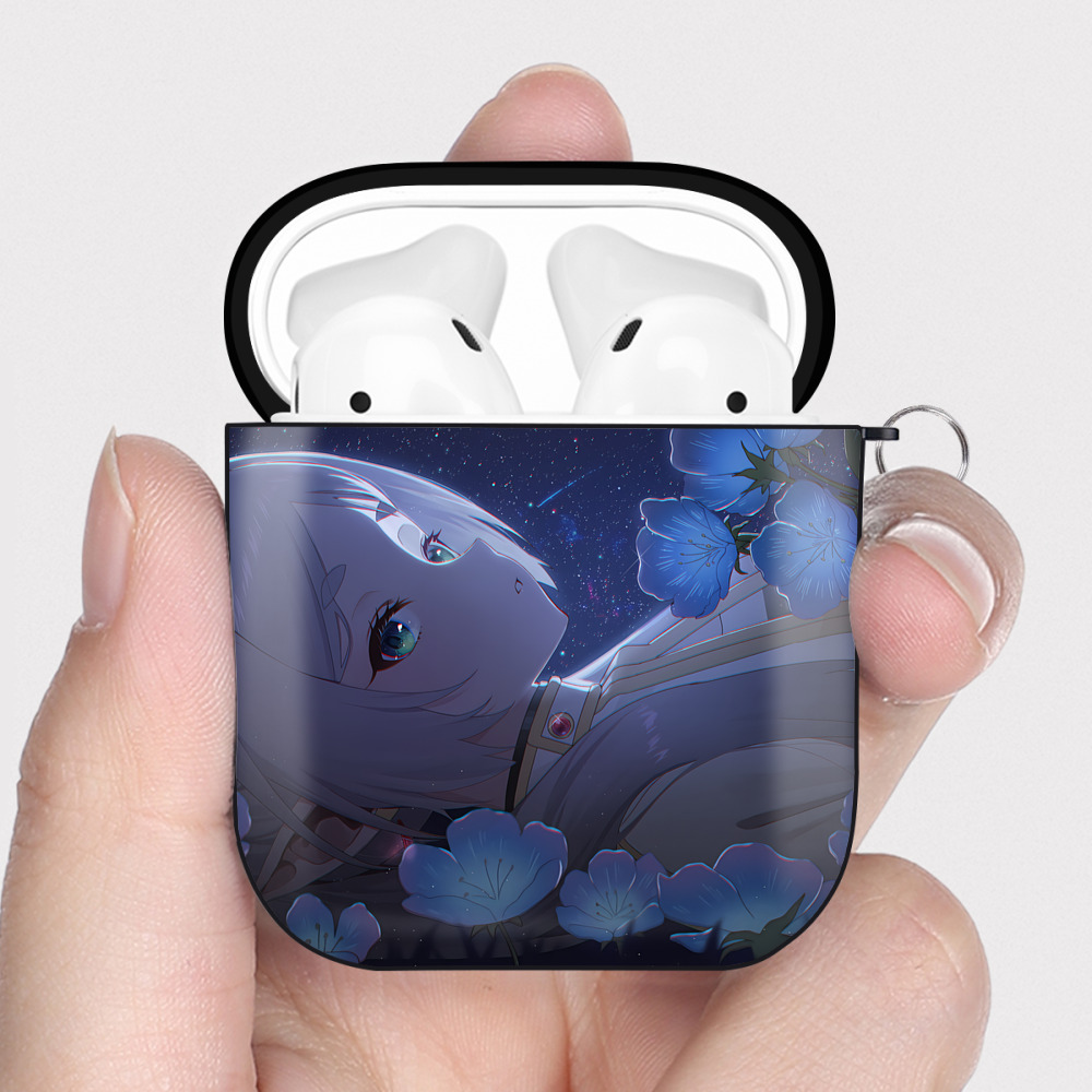 （画像用） 葬送のフリーレン Frieren AirPods 第2世代保護ケース ハードシェル ブラック 耐衝撃・防指紋・カラビナ付き