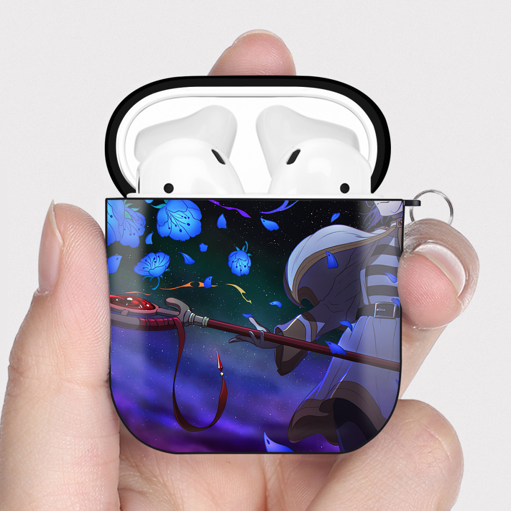 （画像用） 葬送のフリーレン Frieren AirPods 第2世代保護ケース ハードシェル ブラック 耐衝撃・防指紋・カラビナ付き