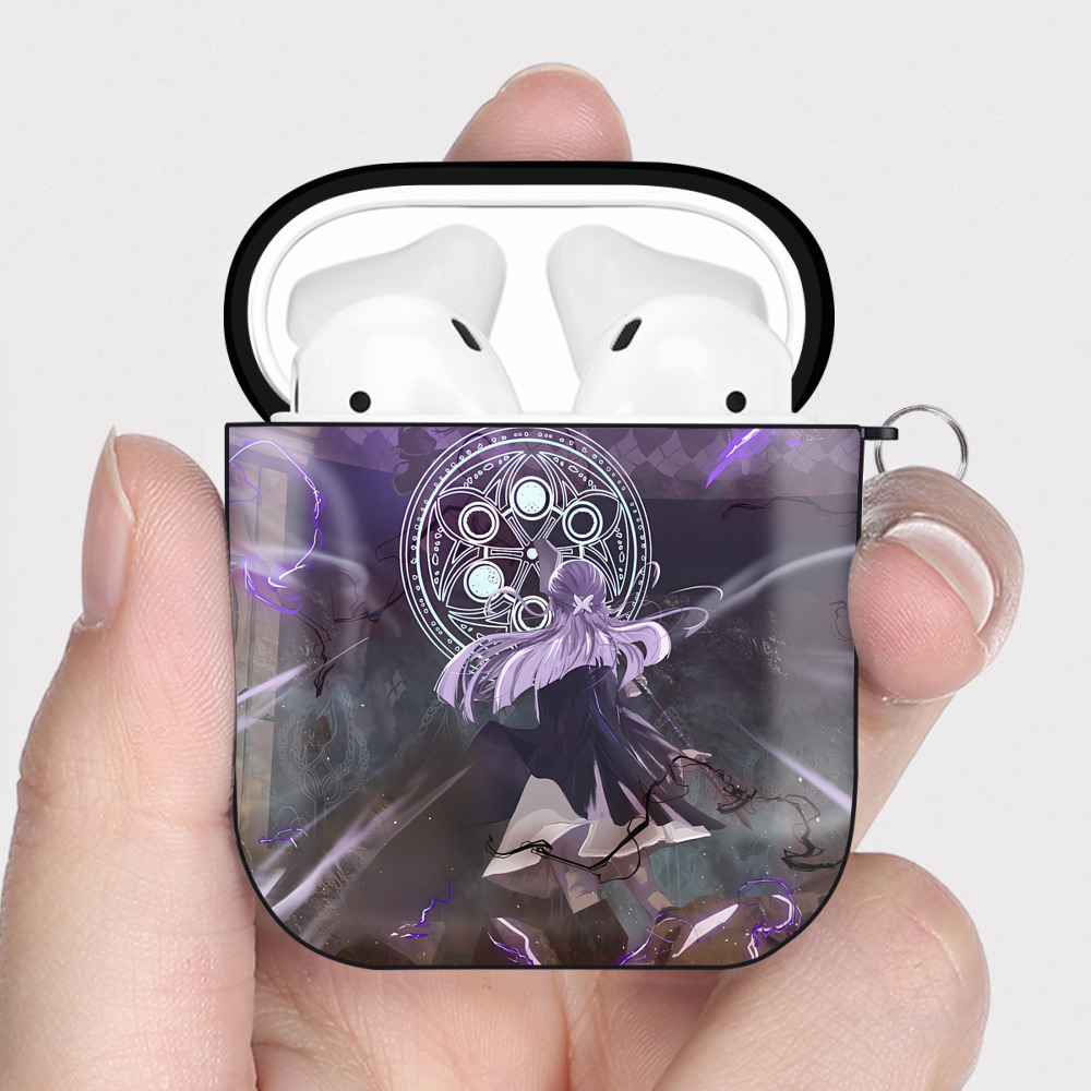 （画像用） 葬送のフリーレン Frieren AirPods 第2世代保護ケース ハードシェル ブラック 耐衝撃・防指紋・カラビナ付き