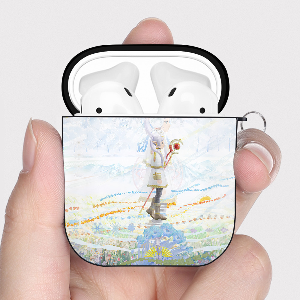 （画像用） 葬送のフリーレン Frieren AirPods 第2世代保護ケース ハードシェル ブラック 耐衝撃・防指紋・カラビナ付き