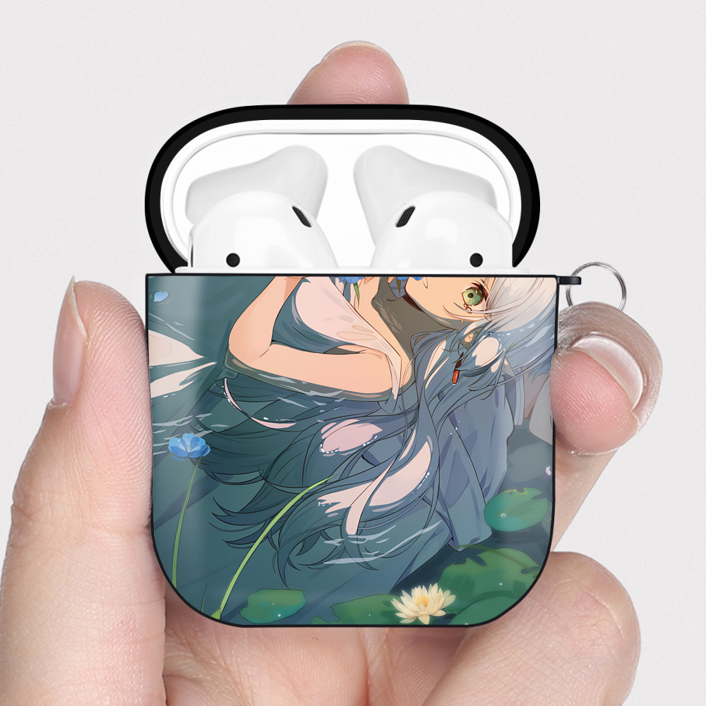 （画像用） 葬送のフリーレン Frieren AirPods 第2世代保護ケース ハードシェル ブラック 耐衝撃・防指紋・カラビナ付き