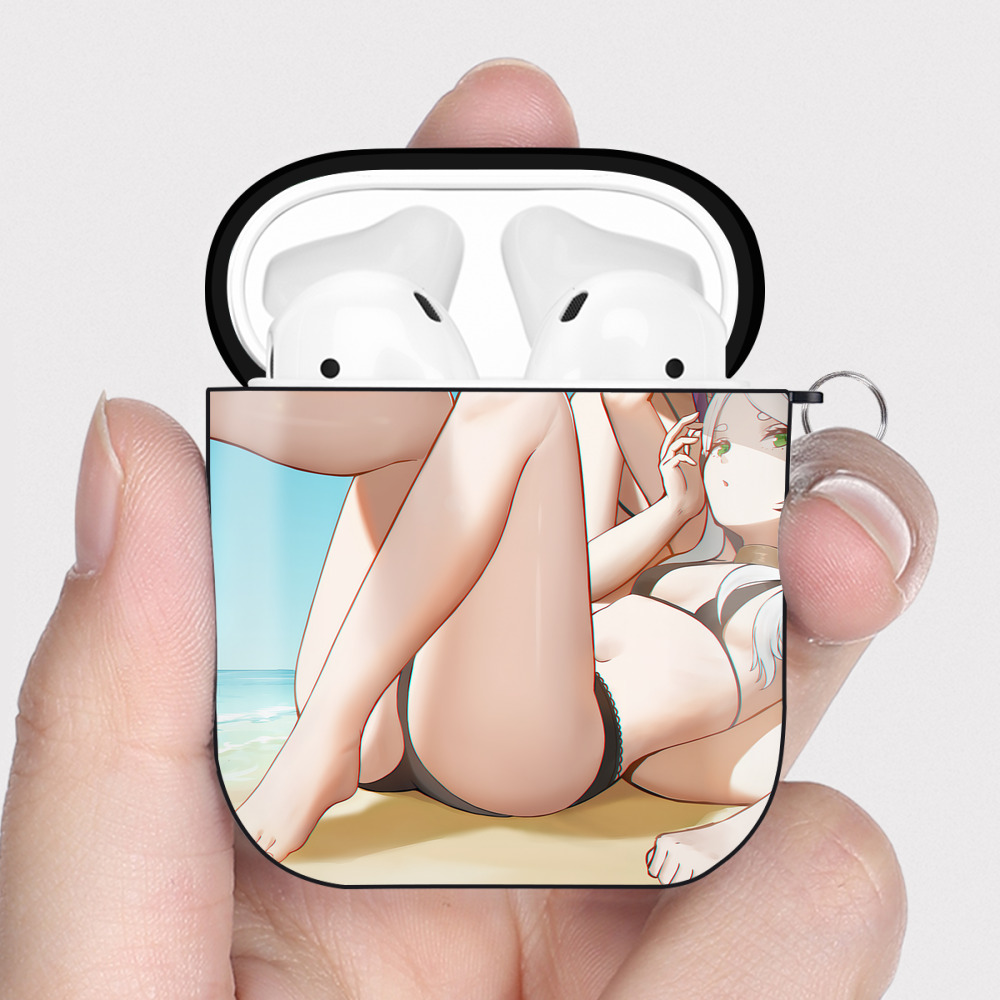 （画像用） 葬送のフリーレン Frieren AirPods 第2世代保護ケース ハードシェル ブラック 耐衝撃・防指紋・カラビナ付き