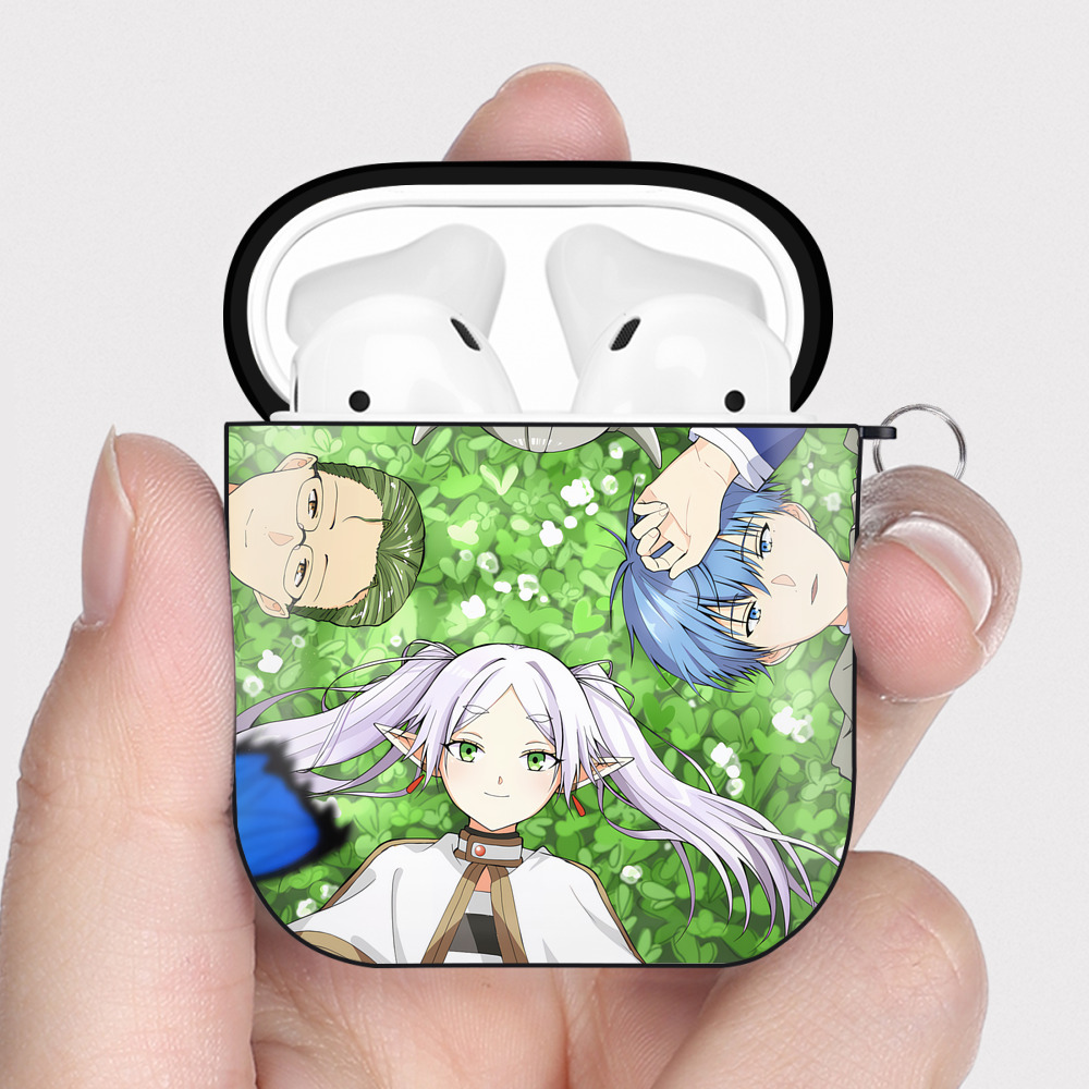 （画像用） 葬送のフリーレン Frieren AirPods 第2世代保護ケース ハードシェル ブラック 耐衝撃・防指紋・カラビナ付き