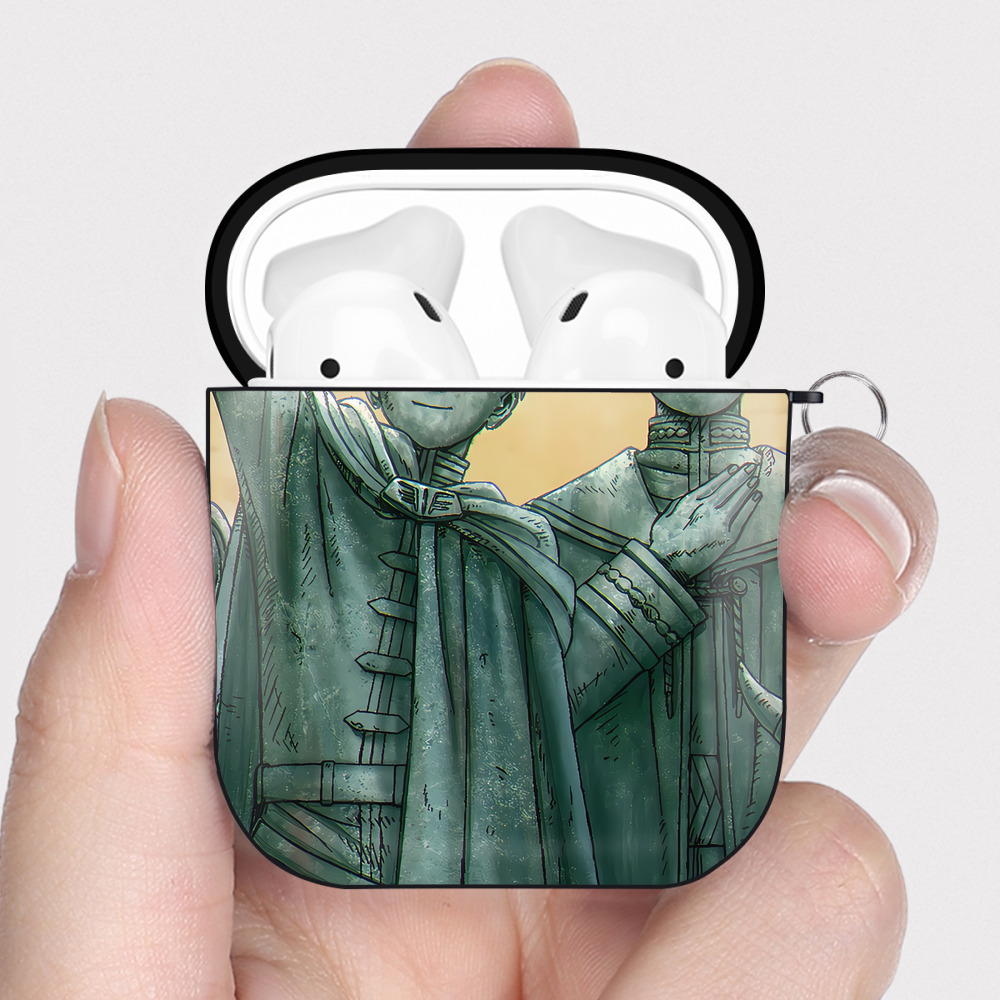 （画像用） 葬送のフリーレン Frieren AirPods 第2世代保護ケース ハードシェル ブラック 耐衝撃・防指紋・カラビナ付き