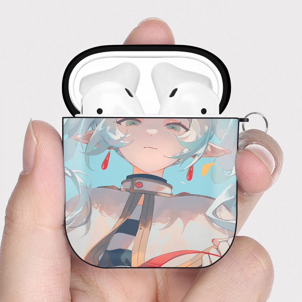 （画像用） 葬送のフリーレン Frieren AirPods 第2世代保護ケース ハードシェル ブラック 耐衝撃・防指紋・カラビナ付き