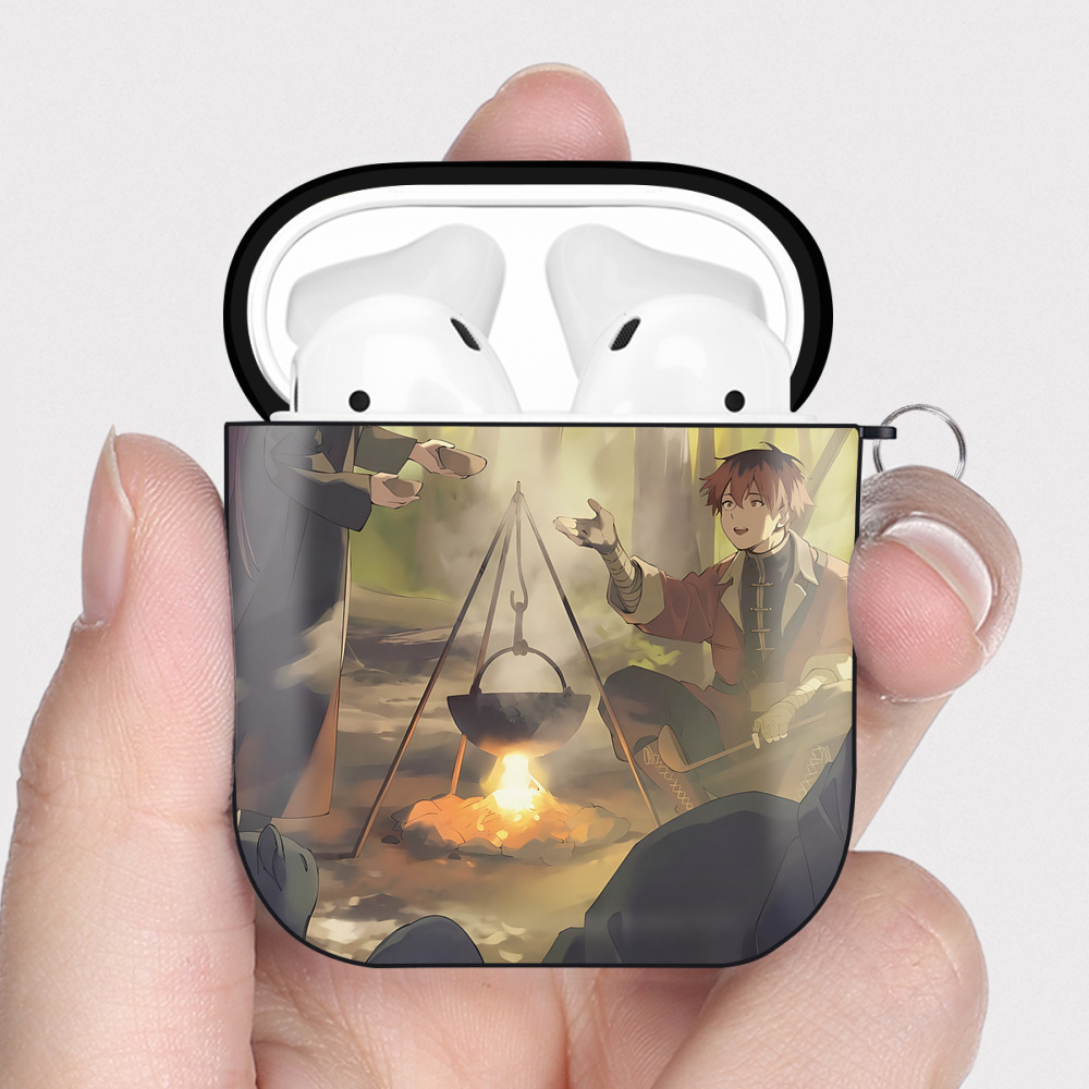 （画像用） 葬送のフリーレン Frieren AirPods 第2世代保護ケース ハードシェル ブラック 耐衝撃・防指紋・カラビナ付き