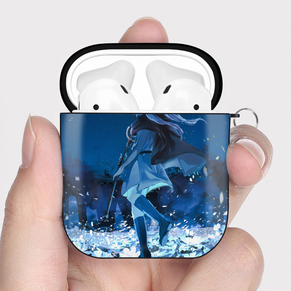 （画像用） 葬送のフリーレン Frieren AirPods 第2世代保護ケース ハードシェル ブラック 耐衝撃・防指紋・カラビナ付き