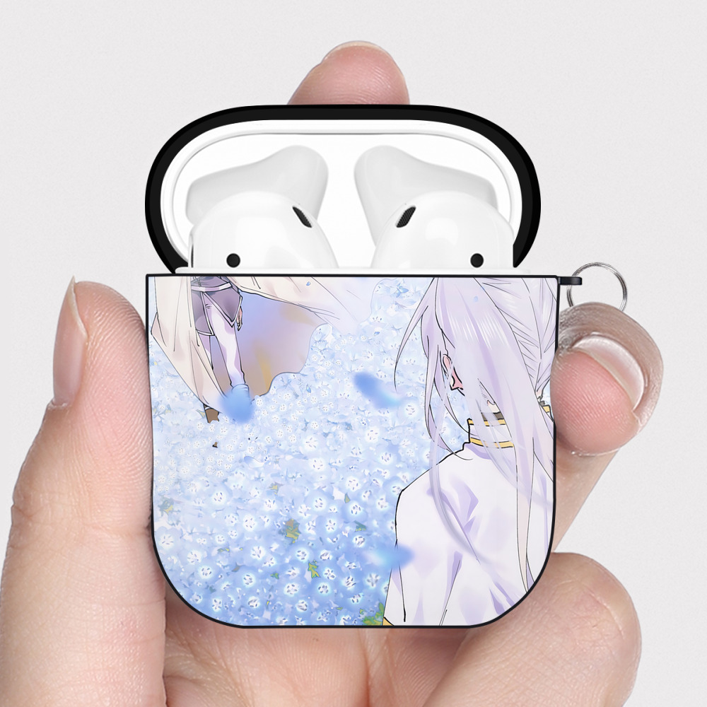 （画像用） 葬送のフリーレン Frieren AirPods 第2世代保護ケース ハードシェル ブラック 耐衝撃・防指紋・カラビナ付き