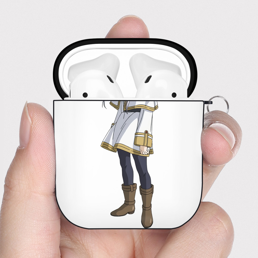 （画像用） 葬送のフリーレン Frieren AirPods 第2世代保護ケース ハードシェル ブラック 耐衝撃・防指紋・カラビナ付き