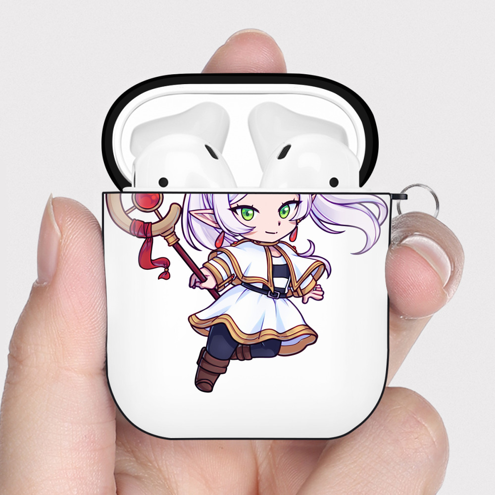 （画像用） 葬送のフリーレン Frieren AirPods 第2世代保護ケース ハードシェル ブラック 耐衝撃・防指紋・カラビナ付き