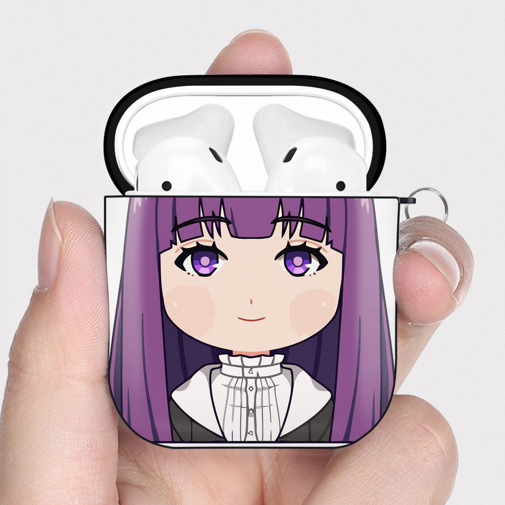 （画像用） 葬送のフリーレン Frieren AirPods 第2世代保護ケース ハードシェル ブラック 耐衝撃・防指紋・カラビナ付き