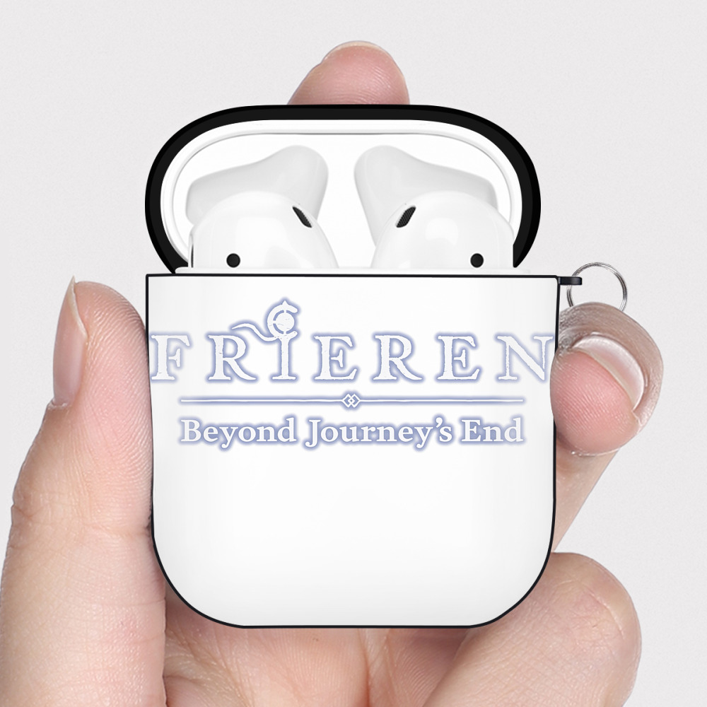 （画像用） 葬送のフリーレン Frieren AirPods 第2世代保護ケース ハードシェル ブラック 耐衝撃・防指紋・カラビナ付き