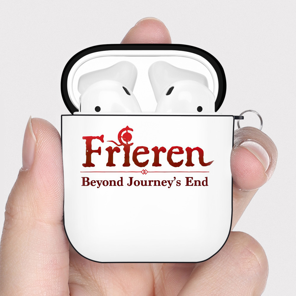 （画像用） 葬送のフリーレン Frieren AirPods 第2世代保護ケース ハードシェル ブラック 耐衝撃・防指紋・カラビナ付き