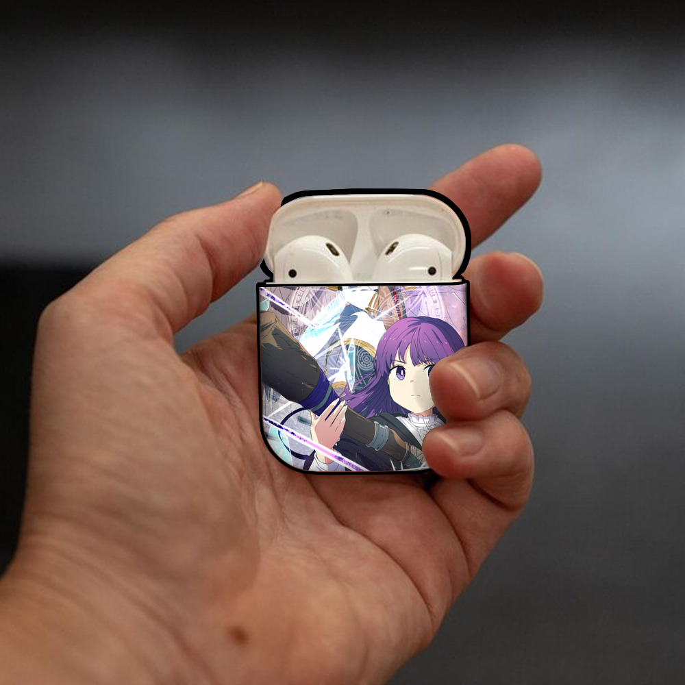 葬送のフリーレン Frieren AirPods 第2世代保護ケース ハードシェル ブラック 耐衝撃・防指紋・カラビナ付き