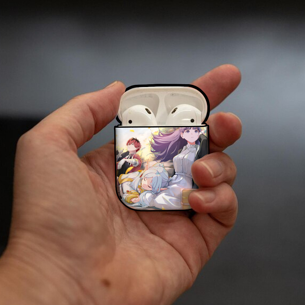 葬送のフリーレン Frieren AirPods 第2世代保護ケース ハードシェル ブラック 耐衝撃・防指紋・カラビナ付き