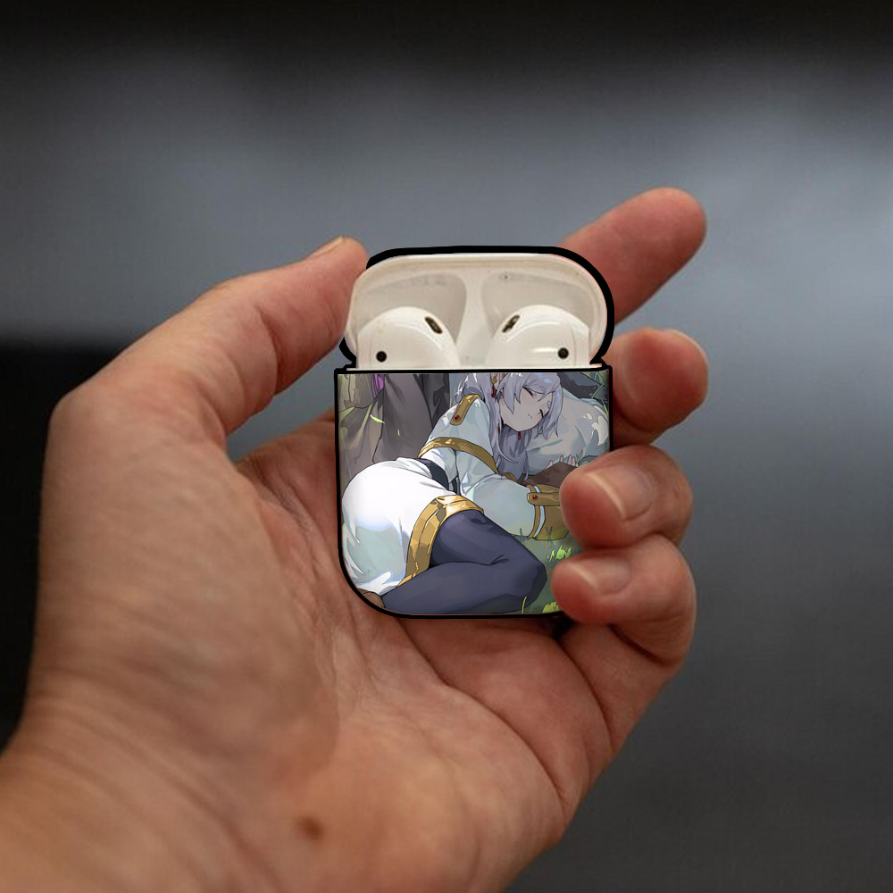 葬送のフリーレン Frieren AirPods 第2世代保護ケース ハードシェル ブラック 耐衝撃・防指紋・カラビナ付き