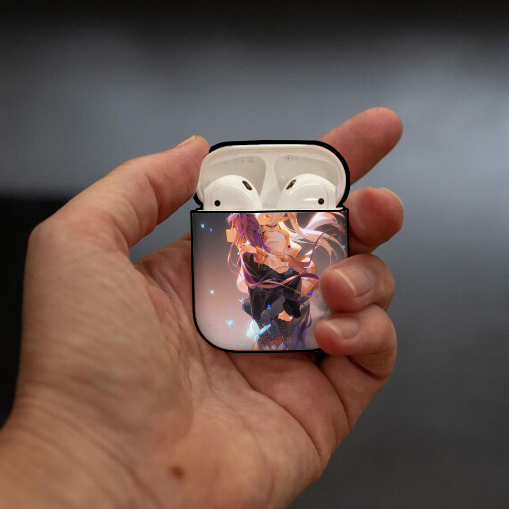 葬送のフリーレン Frieren AirPods 第2世代保護ケース ハードシェル ブラック 耐衝撃・防指紋・カラビナ付き