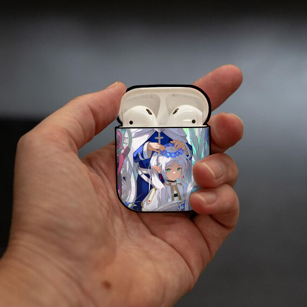葬送のフリーレン Frieren AirPods 第2世代保護ケース ハードシェル ブラック 耐衝撃・防指紋・カラビナ付き