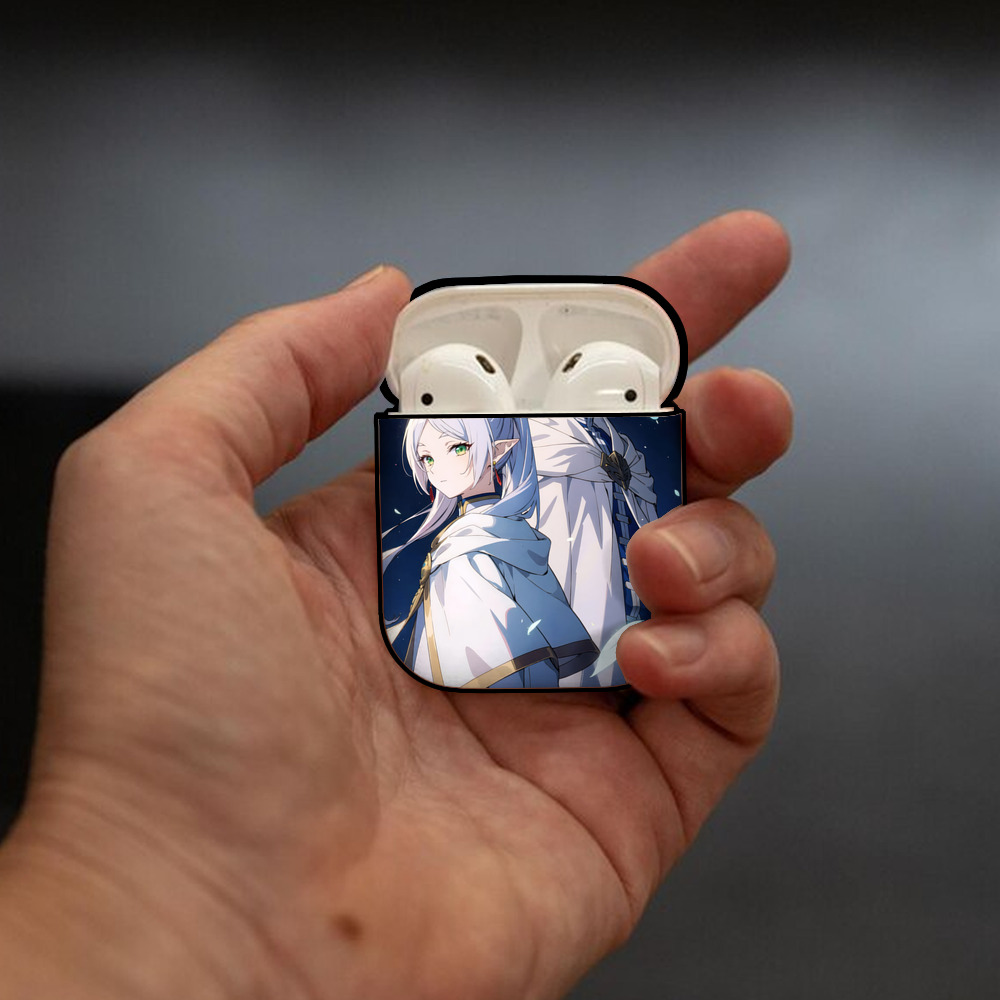 葬送のフリーレン Frieren AirPods 第2世代保護ケース ハードシェル ブラック 耐衝撃・防指紋・カラビナ付き