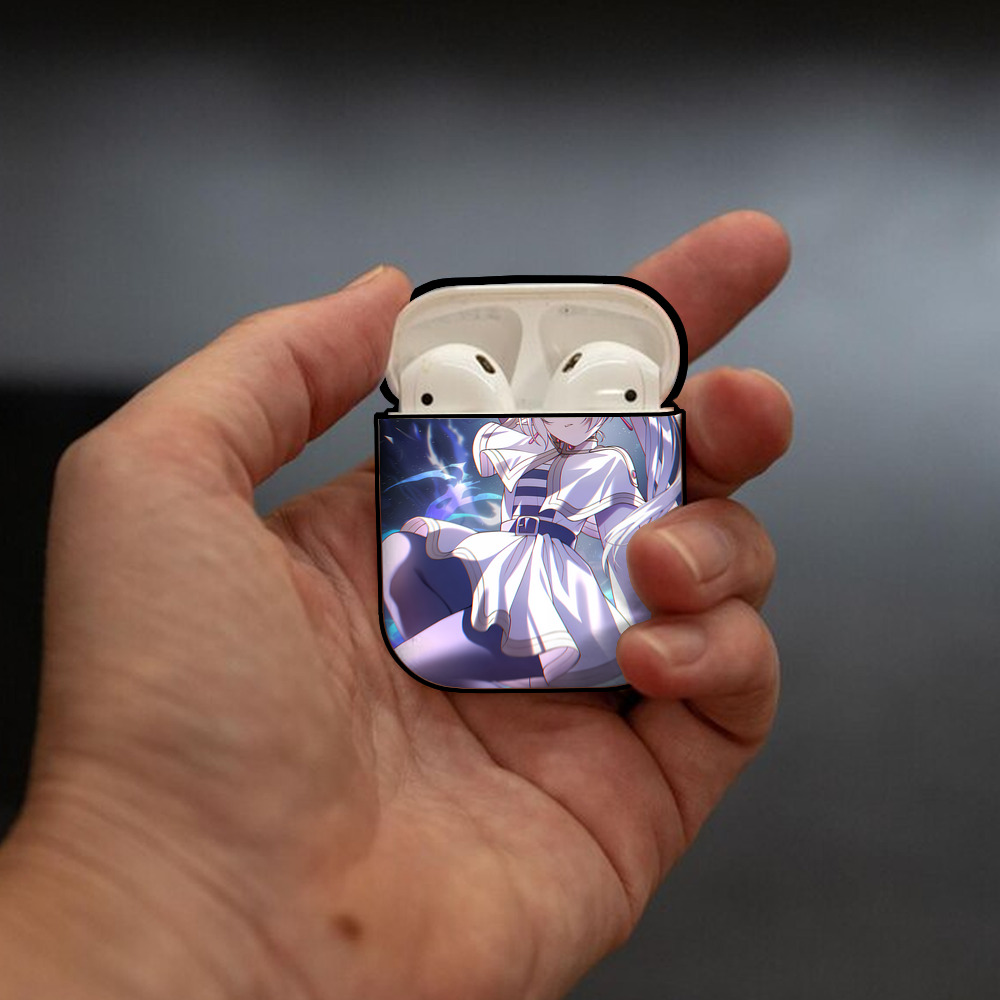 葬送のフリーレン Frieren AirPods 第2世代保護ケース ハードシェル ブラック 耐衝撃・防指紋・カラビナ付き
