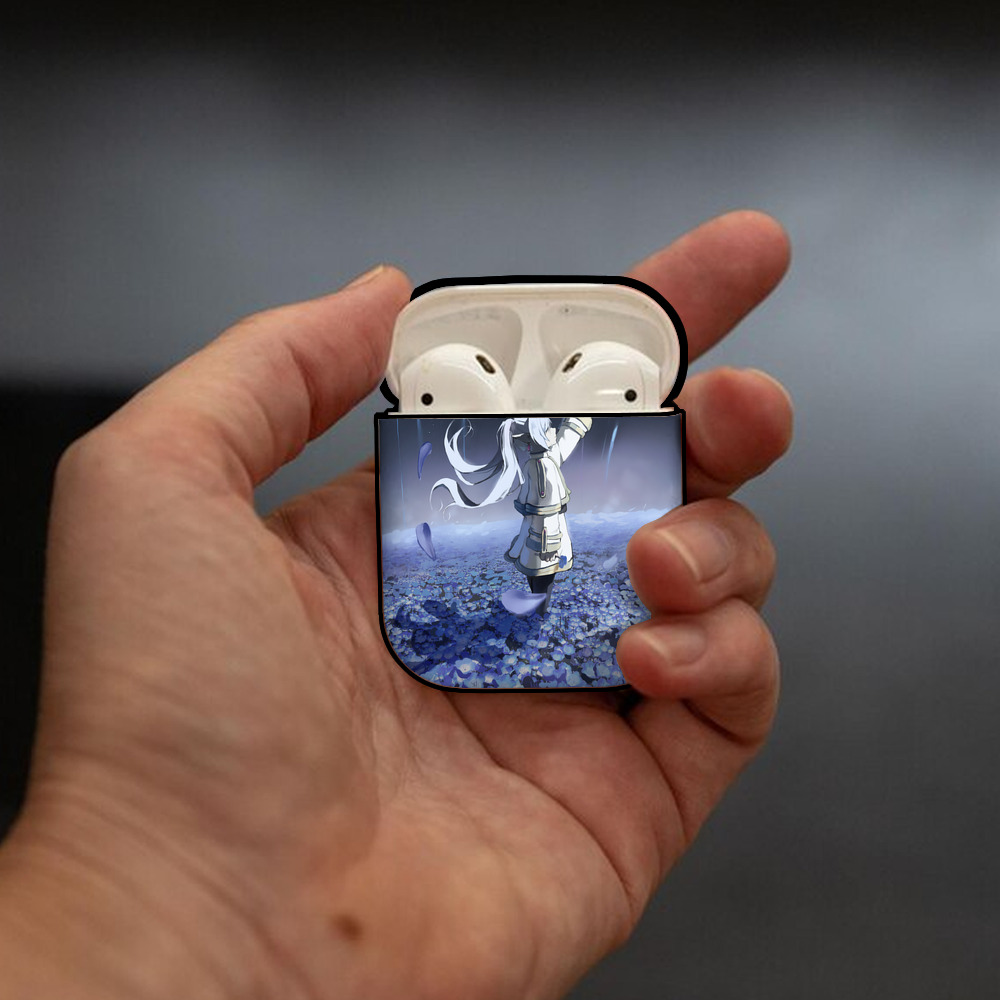 葬送のフリーレン Frieren AirPods 第2世代保護ケース ハードシェル ブラック 耐衝撃・防指紋・カラビナ付き