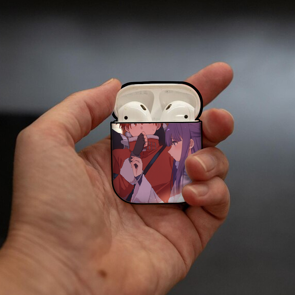 葬送のフリーレン Frieren AirPods 第2世代保護ケース ハードシェル ブラック 耐衝撃・防指紋・カラビナ付き