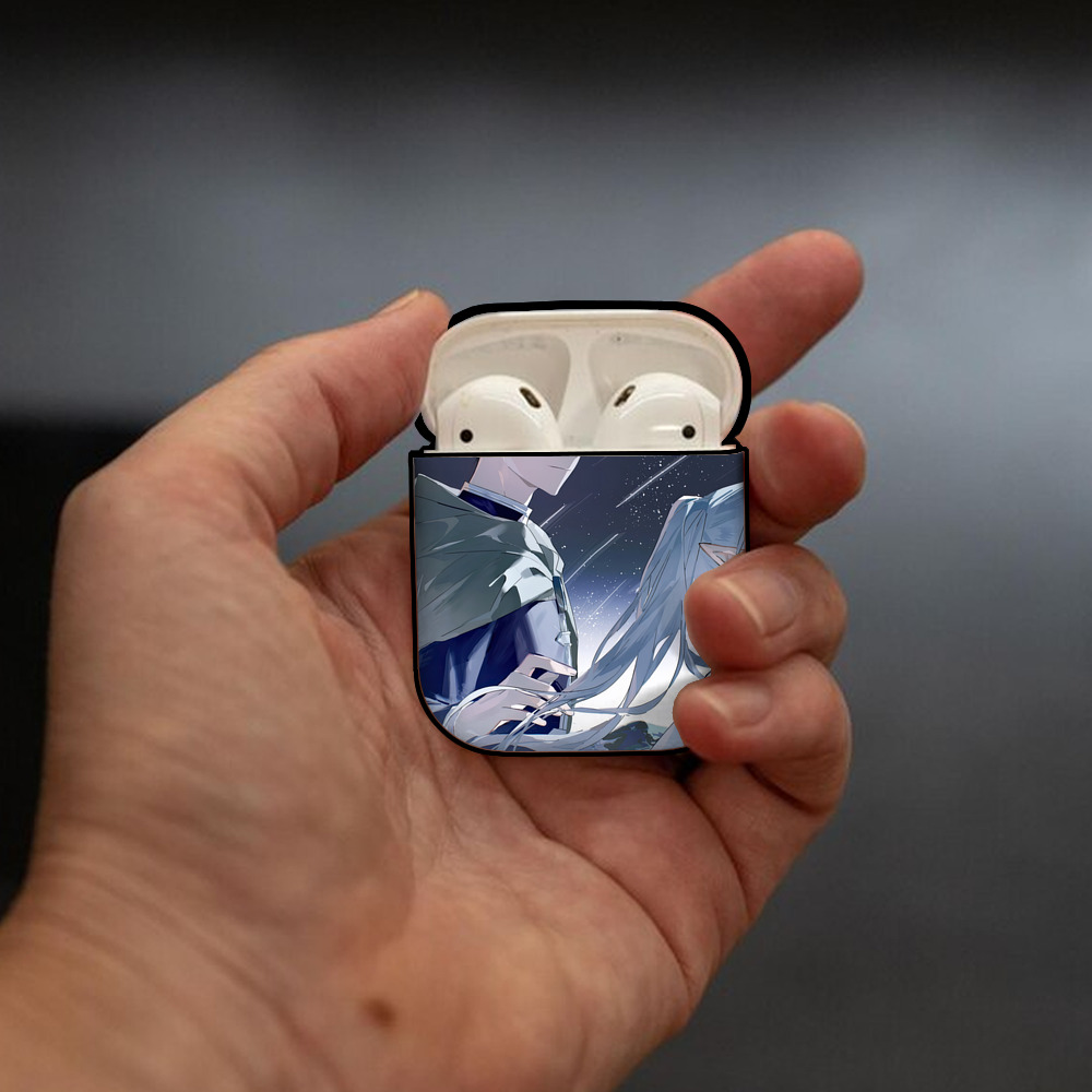 葬送のフリーレン Frieren AirPods 第2世代保護ケース ハードシェル ブラック 耐衝撃・防指紋・カラビナ付き