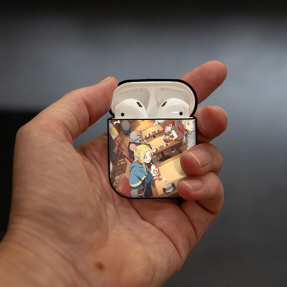 葬送のフリーレン Frieren AirPods 第2世代保護ケース ハードシェル ブラック 耐衝撃・防指紋・カラビナ付き