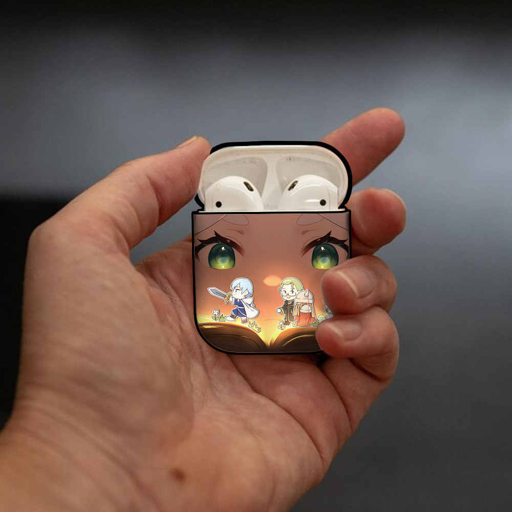 葬送のフリーレン Frieren AirPods 第2世代保護ケース ハードシェル ブラック 耐衝撃・防指紋・カラビナ付き
