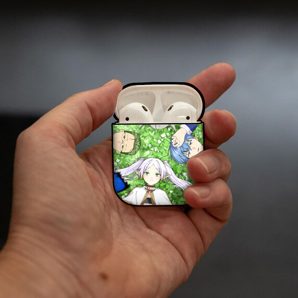 葬送のフリーレン Frieren AirPods 第2世代保護ケース ハードシェル ブラック 耐衝撃・防指紋・カラビナ付き
