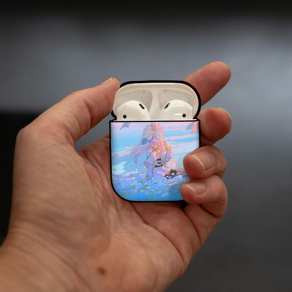 葬送のフリーレン Frieren AirPods 第2世代保護ケース ハードシェル ブラック 耐衝撃・防指紋・カラビナ付き