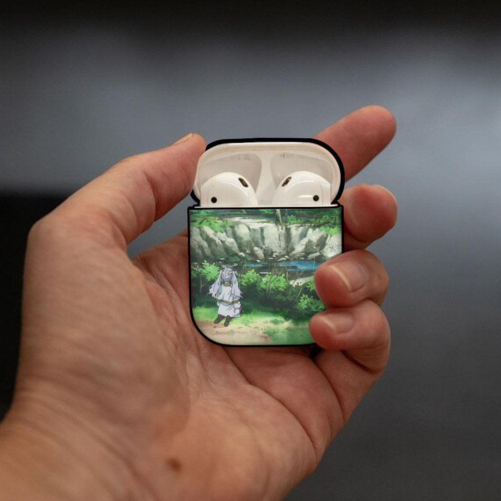 葬送のフリーレン Frieren AirPods 第2世代保護ケース ハードシェル ブラック 耐衝撃・防指紋・カラビナ付き