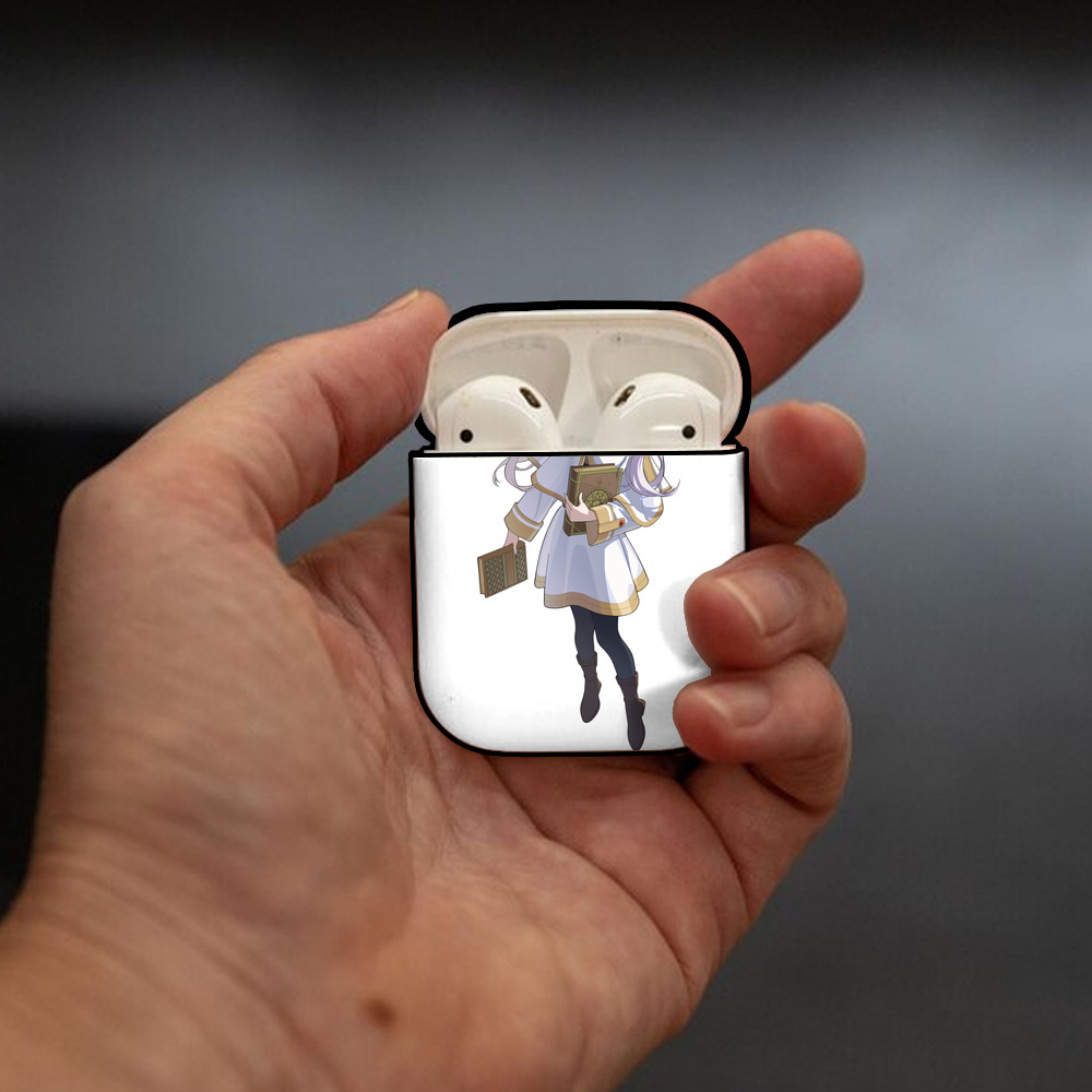 葬送のフリーレン Frieren AirPods 第2世代保護ケース ハードシェル ブラック 耐衝撃・防指紋・カラビナ付き