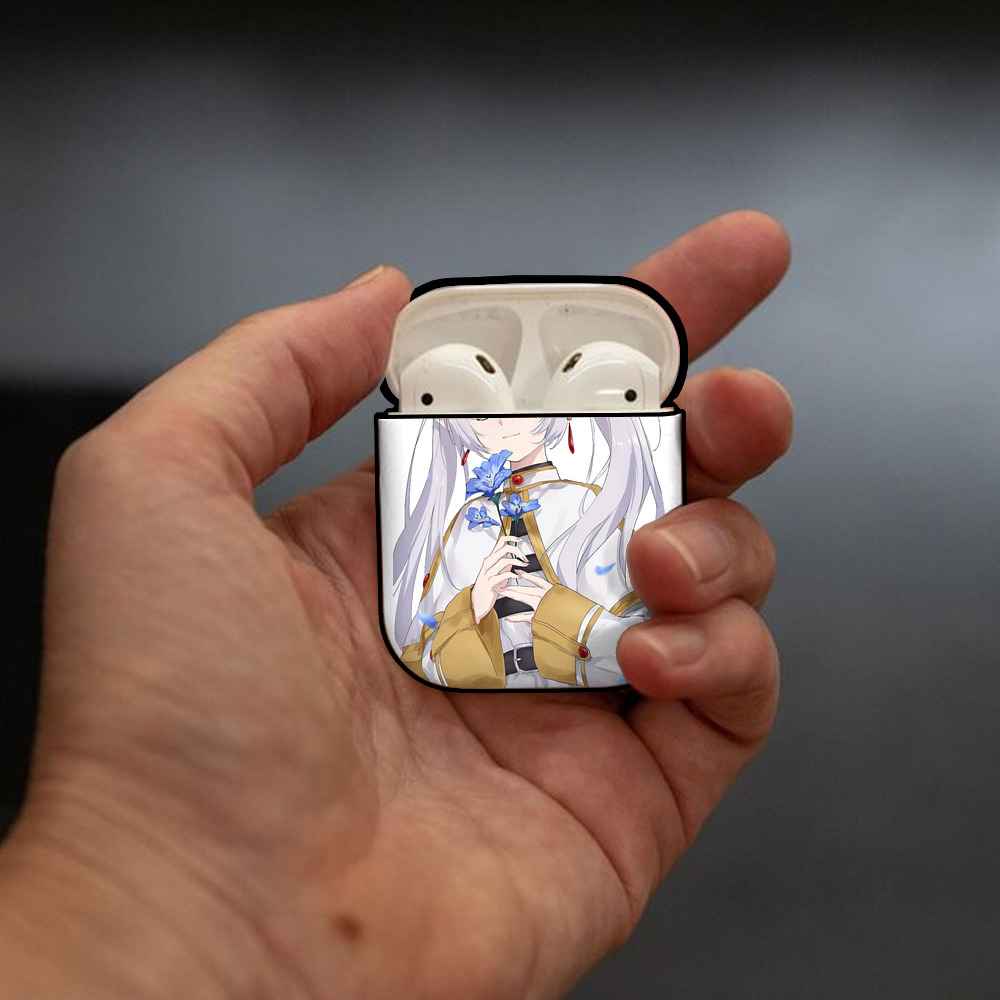 葬送のフリーレン Frieren AirPods 第2世代保護ケース ハードシェル ブラック 耐衝撃・防指紋・カラビナ付き