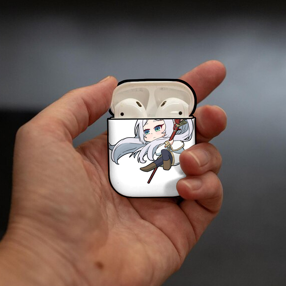 葬送のフリーレン Frieren AirPods 第2世代保護ケース ハードシェル ブラック 耐衝撃・防指紋・カラビナ付き