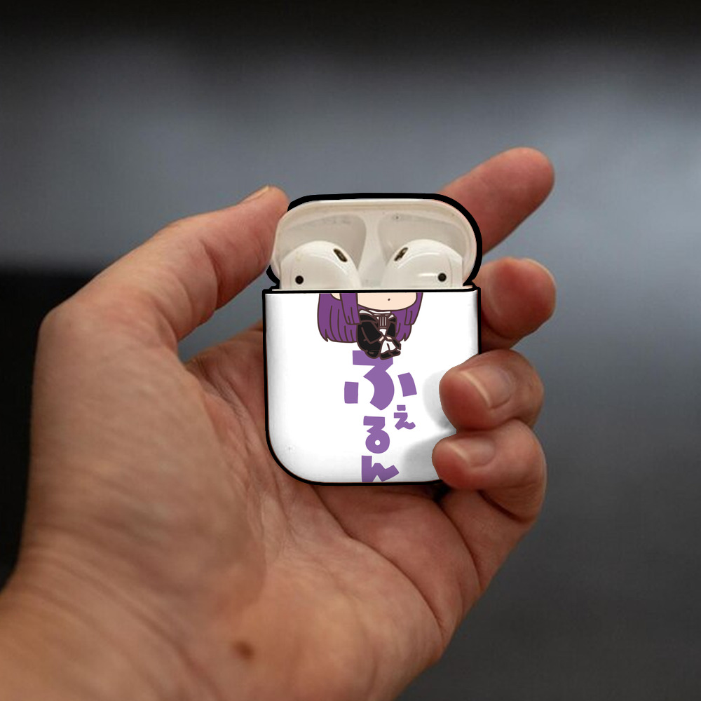 葬送のフリーレン Frieren AirPods 第2世代保護ケース ハードシェル ブラック 耐衝撃・防指紋・カラビナ付き