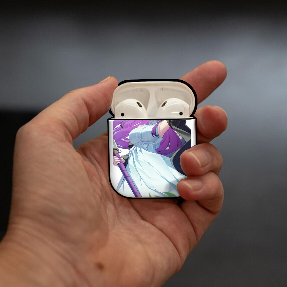 葬送のフリーレン Frieren AirPods 第2世代保護ケース ハードシェル ブラック 耐衝撃・防指紋・カラビナ付き