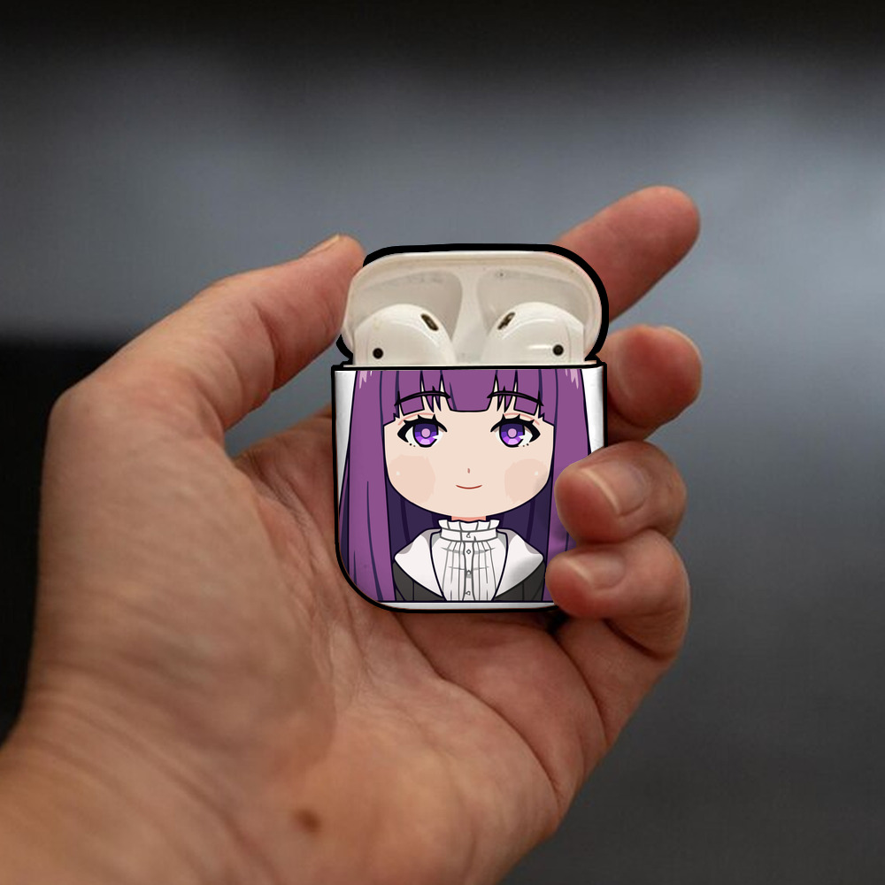 葬送のフリーレン Frieren AirPods 第2世代保護ケース ハードシェル ブラック 耐衝撃・防指紋・カラビナ付き