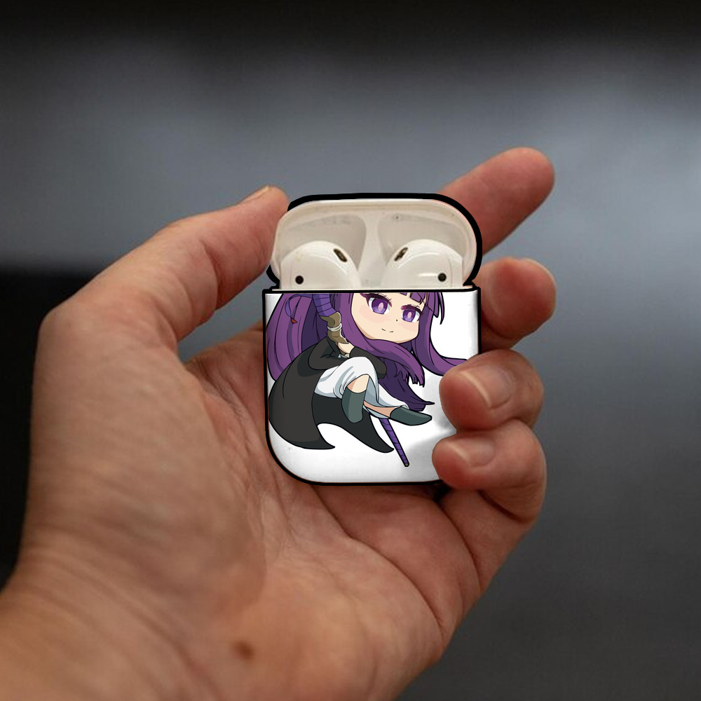 葬送のフリーレン Frieren AirPods 第2世代保護ケース ハードシェル ブラック 耐衝撃・防指紋・カラビナ付き