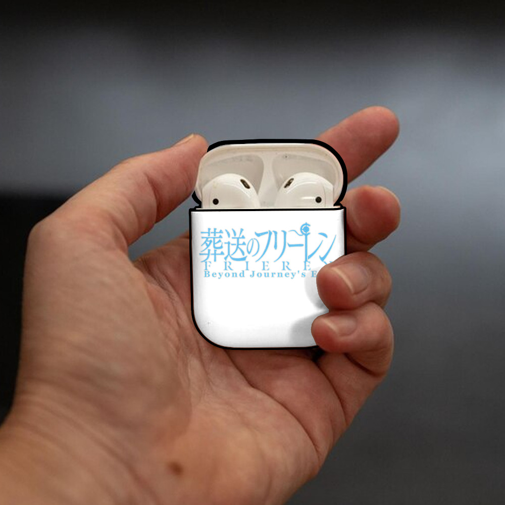 葬送のフリーレン Frieren AirPods 第2世代保護ケース ハードシェル ブラック 耐衝撃・防指紋・カラビナ付き