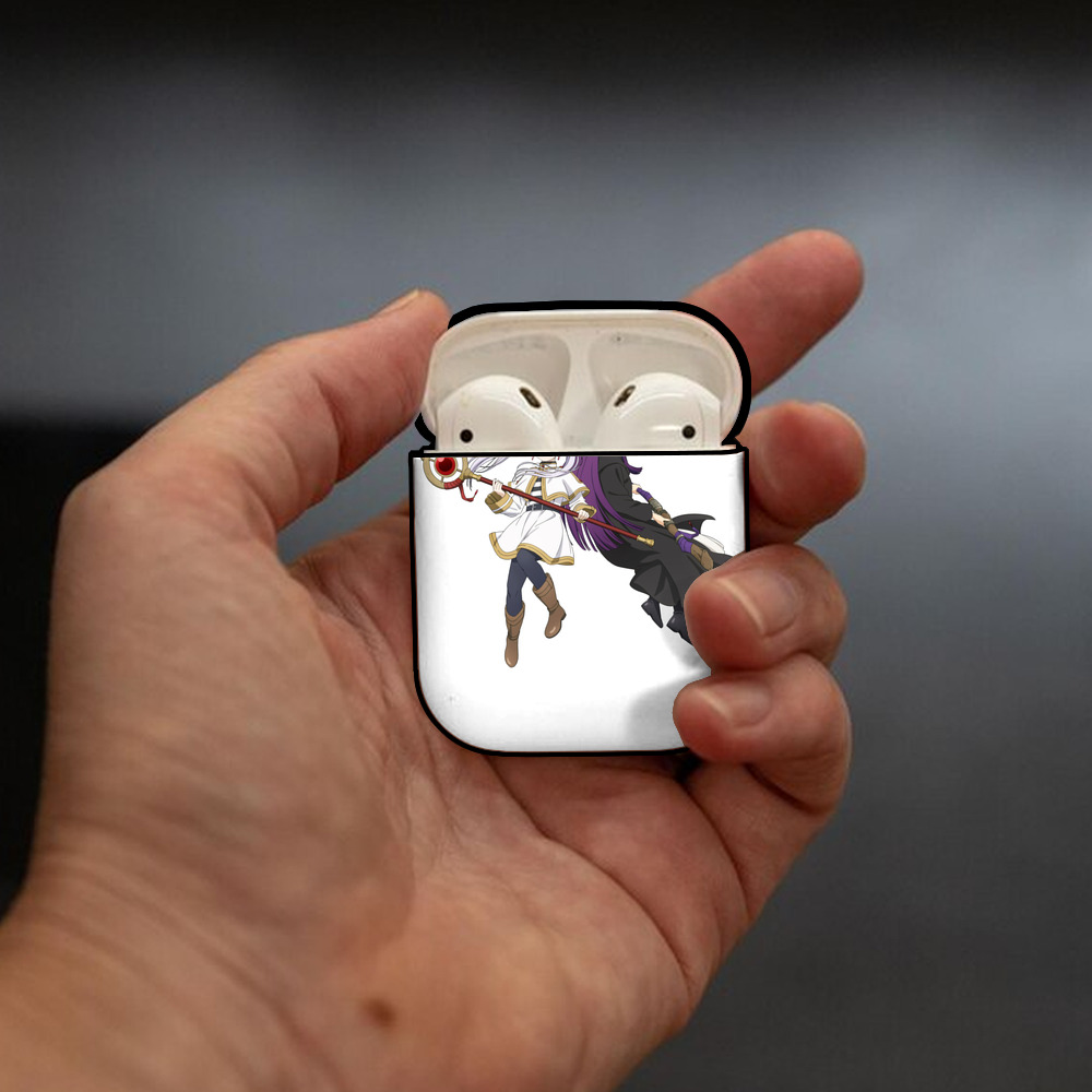 葬送のフリーレン Frieren AirPods 第2世代保護ケース ハードシェル ブラック 耐衝撃・防指紋・カラビナ付き